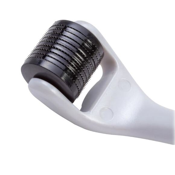 BROOKSTONE CORDLESS TITANIUM MICRO NEEDLE DERMA ROLLER - Picture 3 of 5